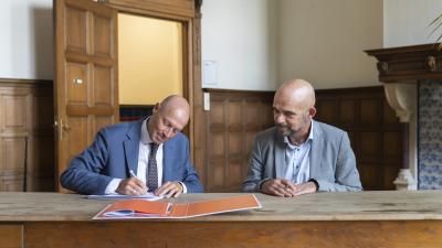 Ondertekening verkoop voormalig hoofdgebouw Kentalis